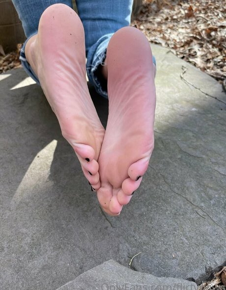 Flirtypaws photo 19