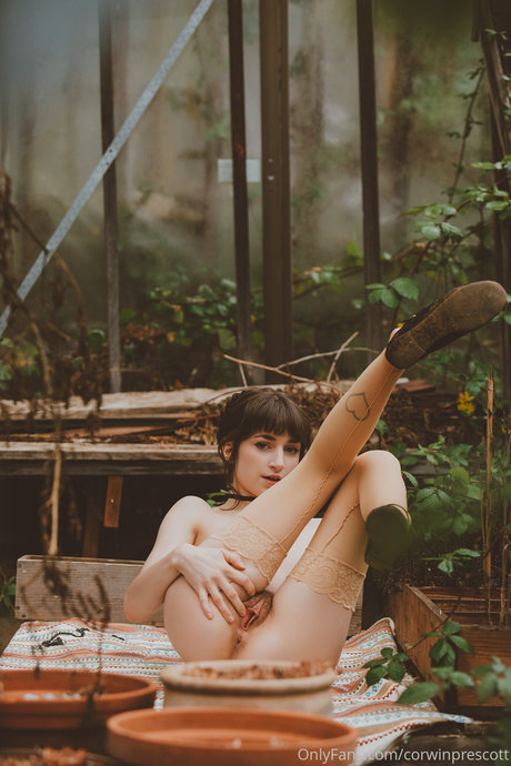 Flora Rodgers photo 20
