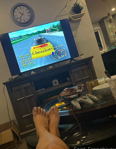 Foot_frenchixox photo 9