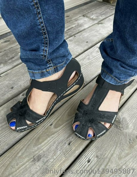 Foot-mistress-miss-b photo 87