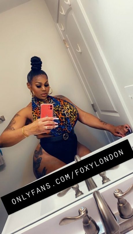 Foxy London photo 4