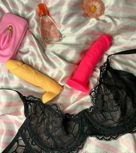 Foxyvipfree_page photo 25