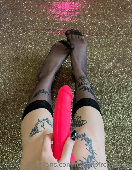 Foxyvipfree_page photo 31