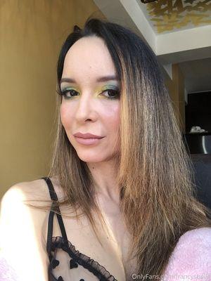 francysbelle photo 8
