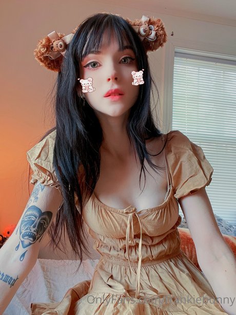 Frankie Bunnie photo 142