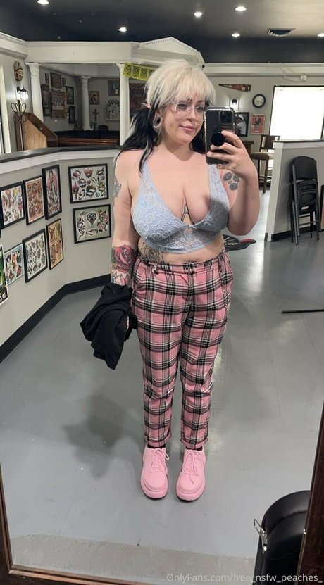 Free_nsfw_peaches_ photo 18