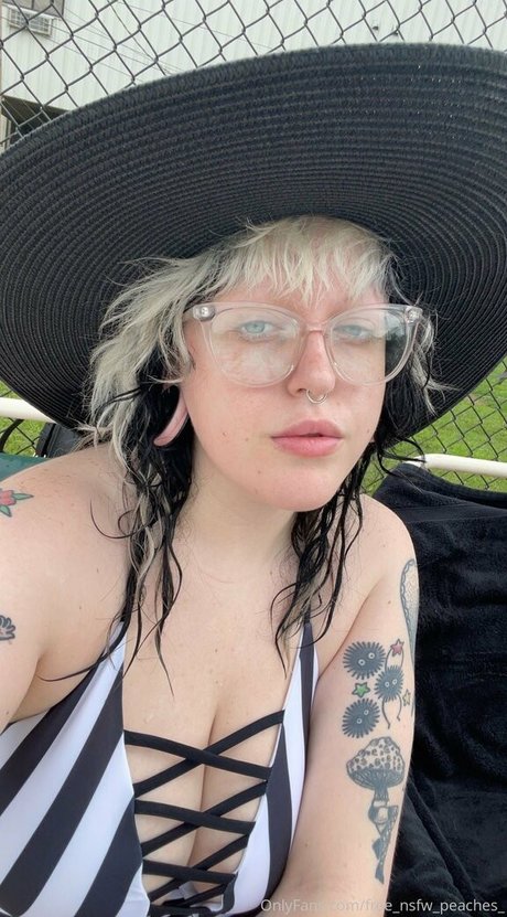 Free_nsfw_peaches_ photo 19