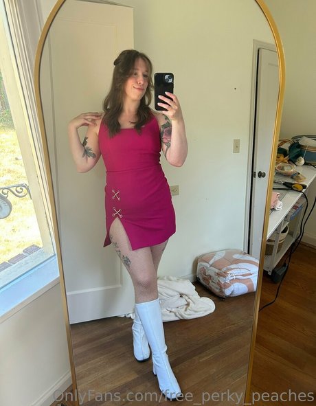 Free_perky_peaches photo 58