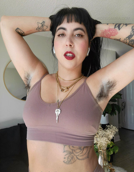 Freehairypussy photo 2