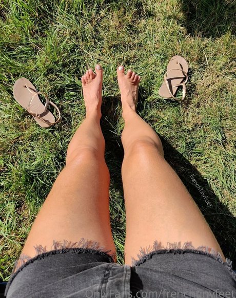 Frenchtinyfeet photo 3