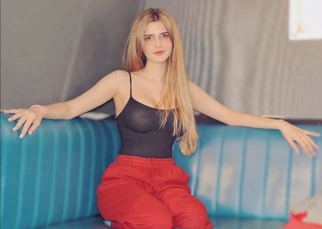 Freya Victoria Luz ASMR photo 4