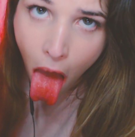 Freya Victoria Luz ASMR photo 5