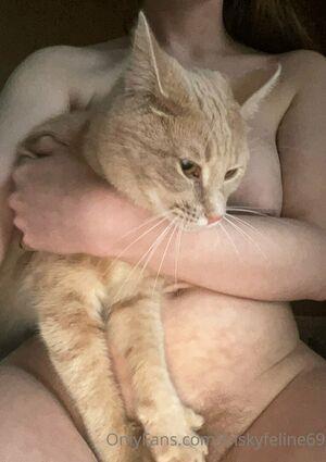 friskyfeline69 photo 40