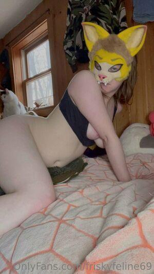 friskyfeline69 photo 276