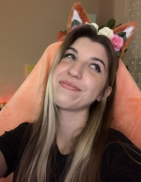 FrivolousFox ASMR photo 11