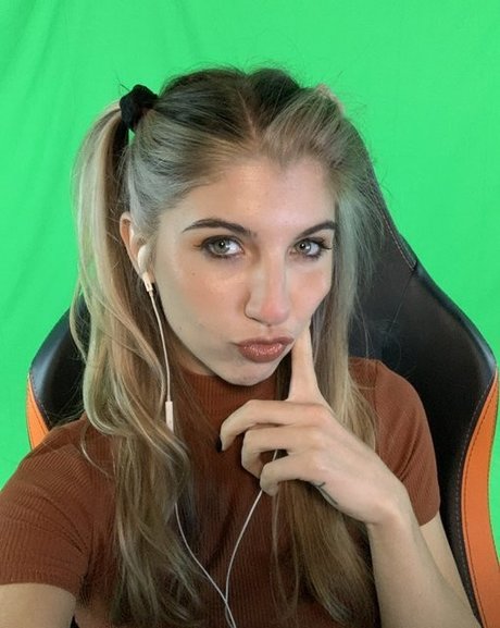 FrivolousFox ASMR photo 113