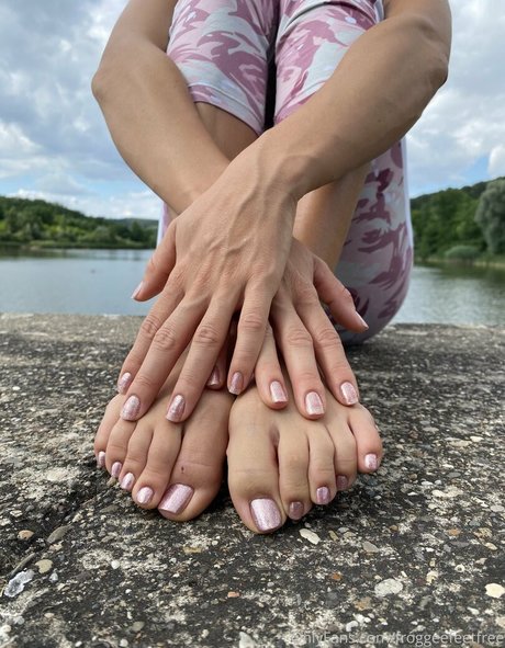 Froggeefeetfree photo 124