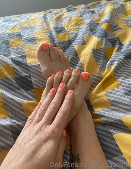 Froggeefeetfree photo 160