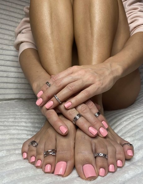 Froggeefeetfree photo 215