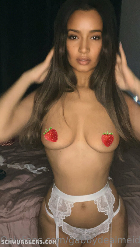 Gabby Dealmeida photo 17
