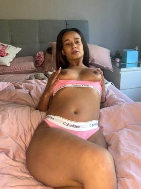 Gabby Dealmeida photo 22
