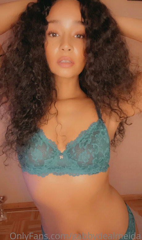 Gabby Dealmeida photo 41