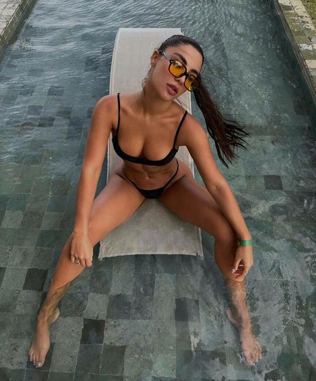 Gabriela Versiani photo 11