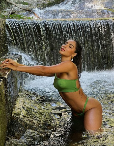 Gabriela Versiani photo 34