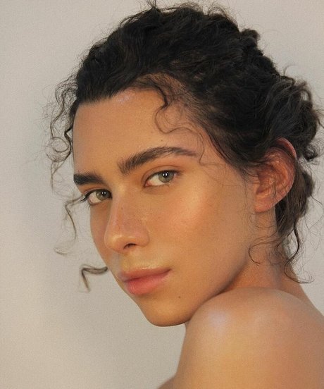 Gabrielle M photo 14