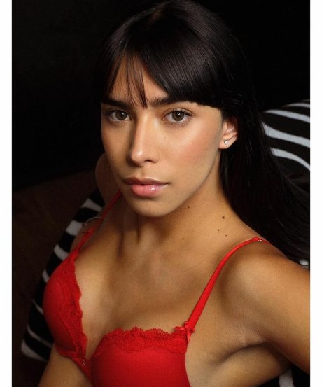 Gabrielle M photo 49