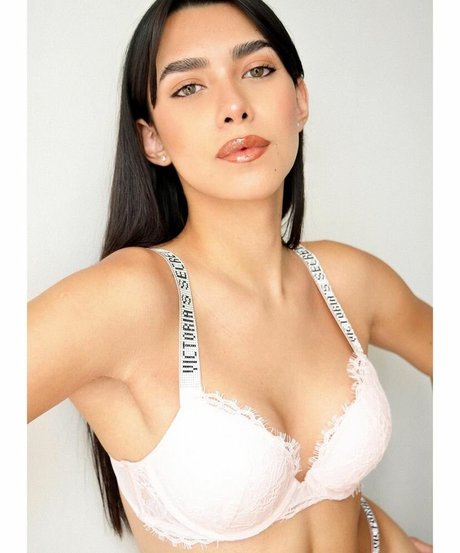 Gabrielle M photo 64