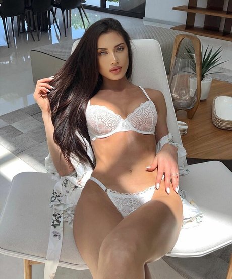 Georgina Mazzeo photo 15