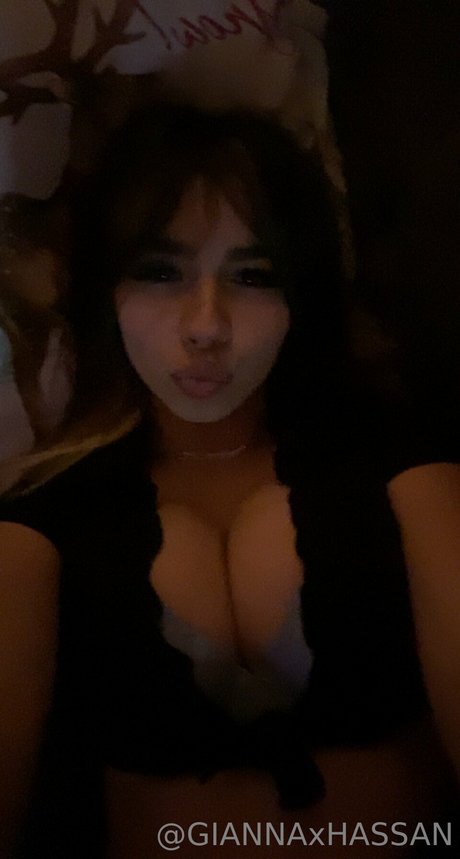 Gianna Hassan photo 32