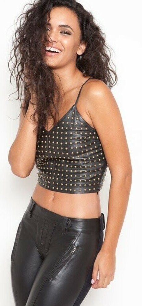 Giovana Cordeiro photo 2