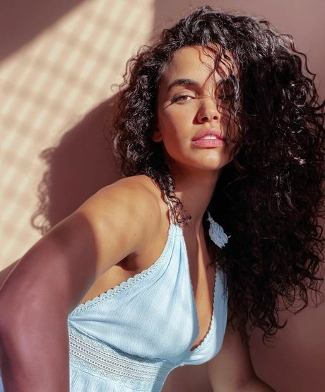 Giovana Cordeiro photo 18