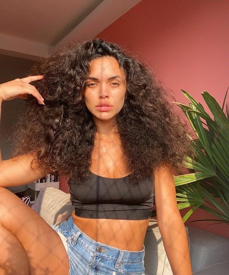 Giovana Cordeiro photo 19