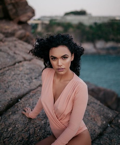 Giovana Cordeiro photo 27