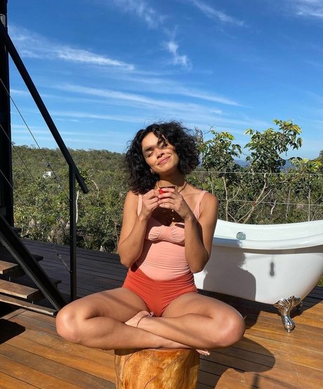 Giovana Cordeiro photo 32