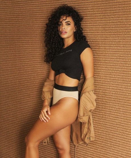Giovana Cordeiro photo 91