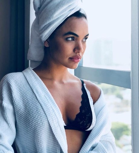 Giovana Cordeiro photo 96
