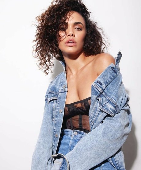 Giovana Cordeiro photo 108