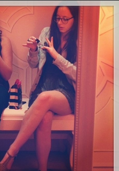 Girlfriend Reviews photo 6