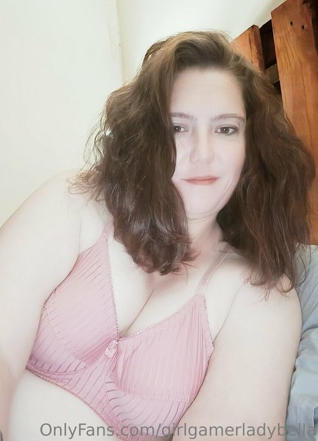 Girlgamerladybella photo 6