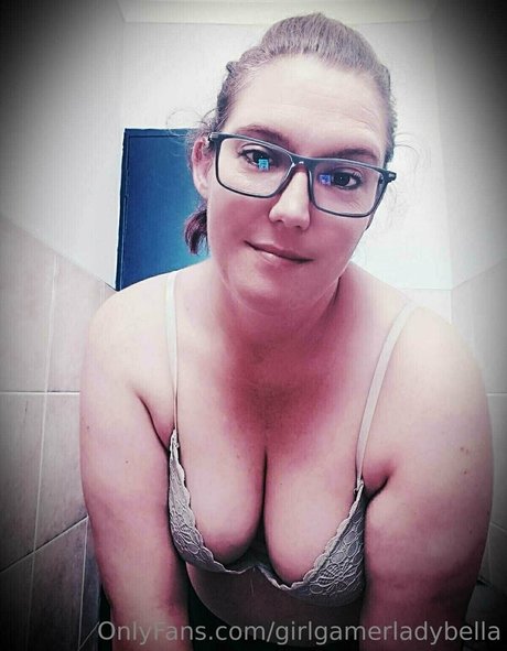 Girlgamerladybella photo 43