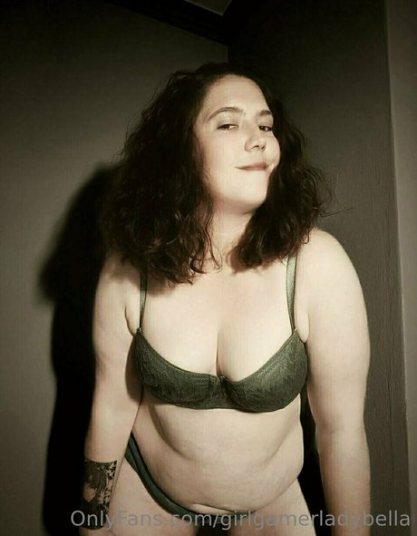 Girlgamerladybella photo 49