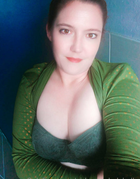 Girlgamerladybella photo 55