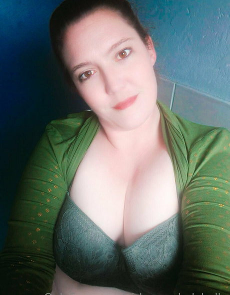Girlgamerladybella photo 56