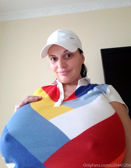 Girlwithhugeboobs photo 8