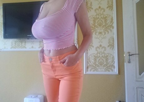 Girlwithhugeboobs photo 11
