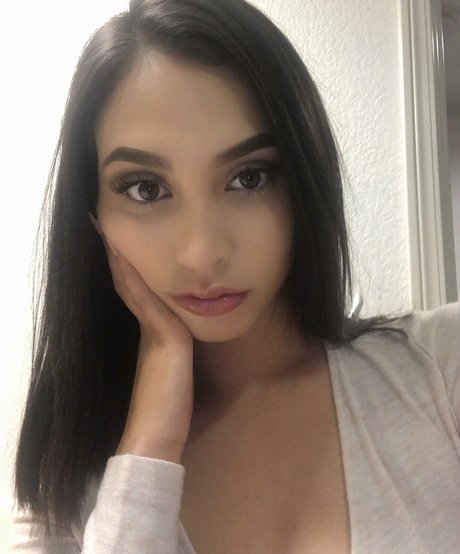 Giselle Calzadillas photo 17